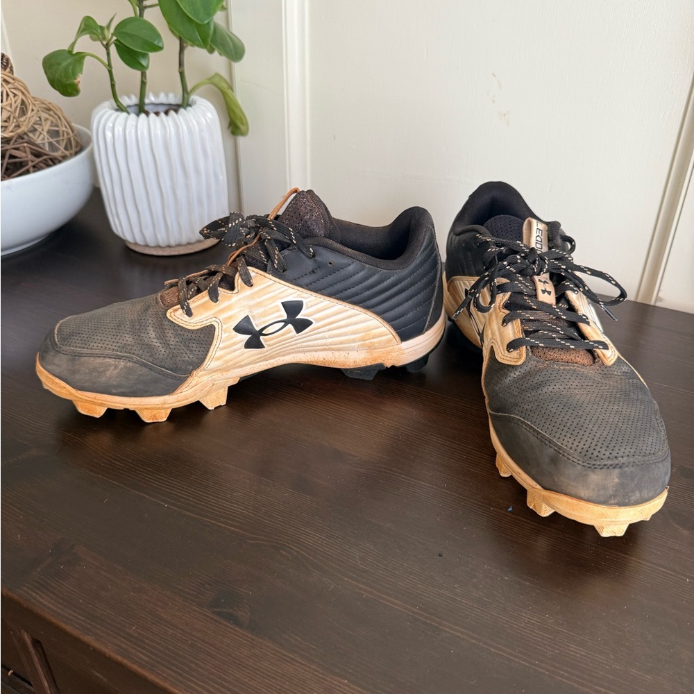 Under Armour Men's Black and Tan Baseball Cleats